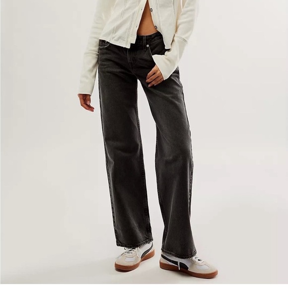 Levi’s Low Loose Black Jeans - Picture 8 of 8